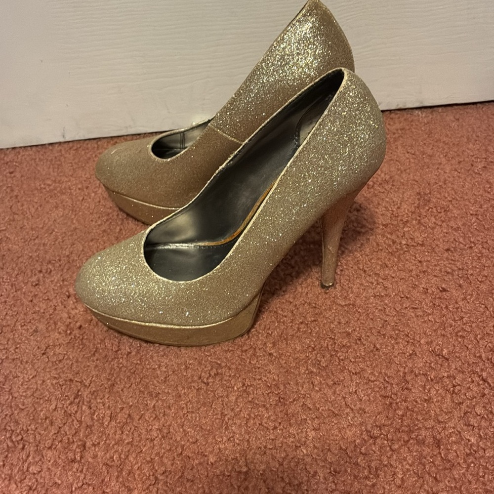 Vintage Trash Gold Glitter Women's Heels - Picture 2 of 10